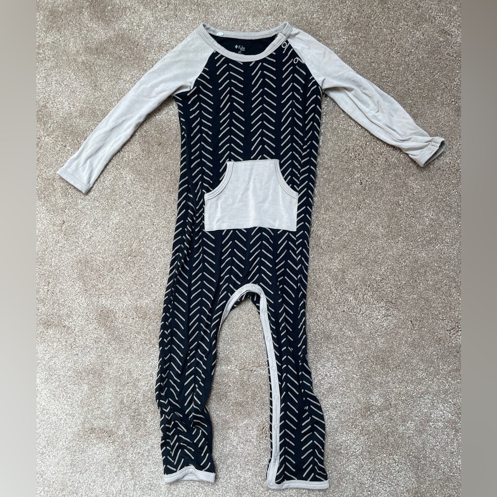 Kyte baby herringbone long all. Size 3T